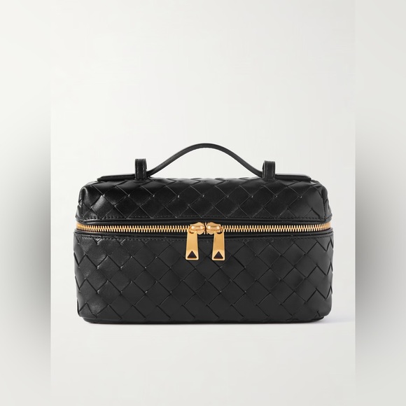 ❗️Sold Bottega Veneta
Intrecciato Leather Convertible
Vanity Case - Picture 3 of 8